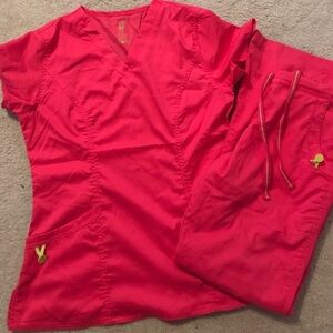 Hot pink Vivi  scrub set uniform. Small size regular
Length